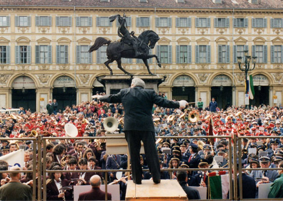 Il-concerto-della-Pace-in-Piazza-San-Carlo-di-Domenica-23-Maggio-1982.jpg